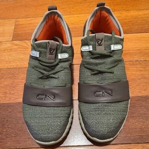 Boys 3.5Y Under Armour Slip On Shoes